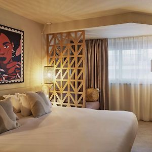 Classic Triple Room One Double One Single Beds City View